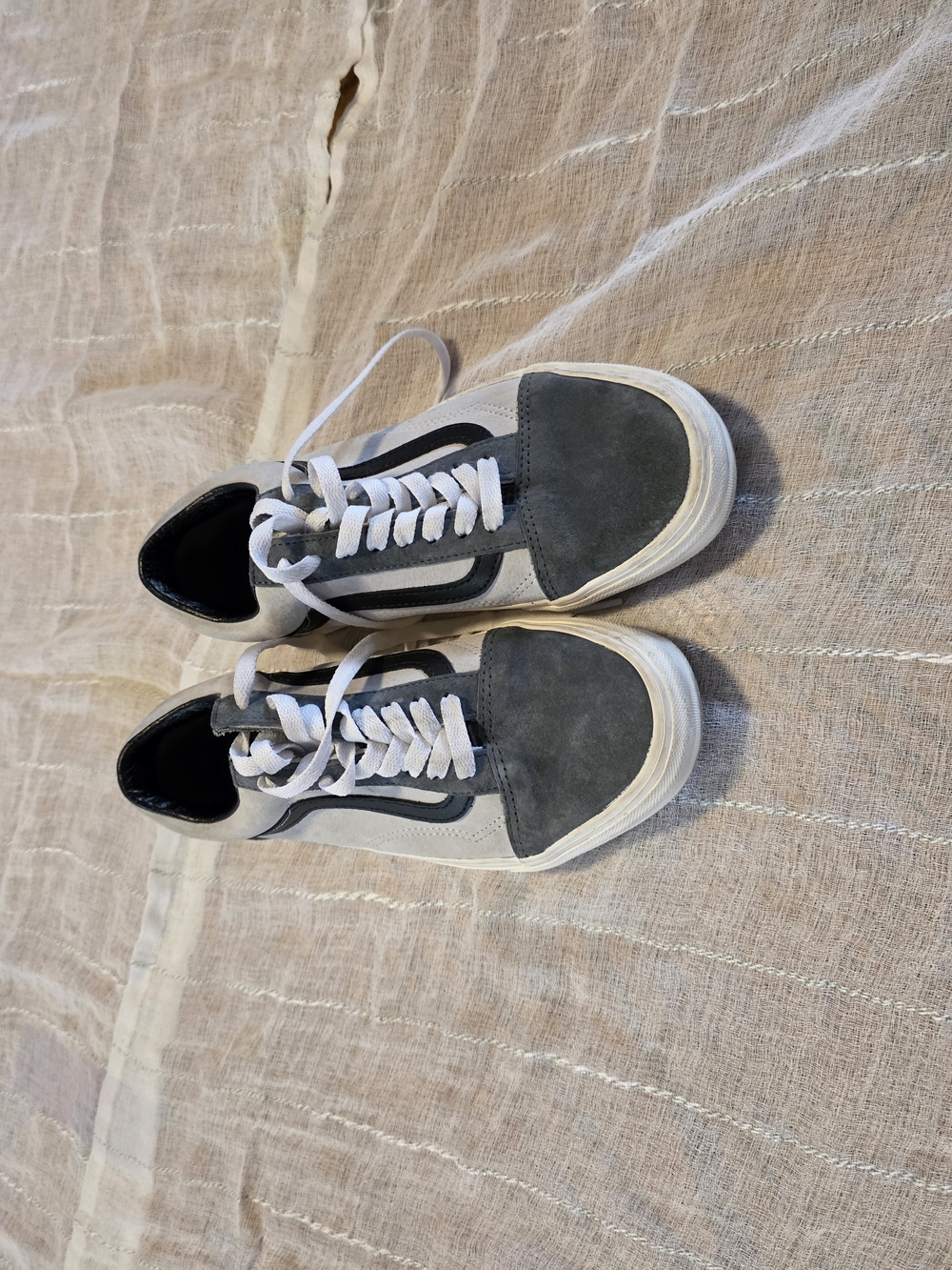 Vans Casual Low-Top Suede & Canvas Sneakers in Gray and White